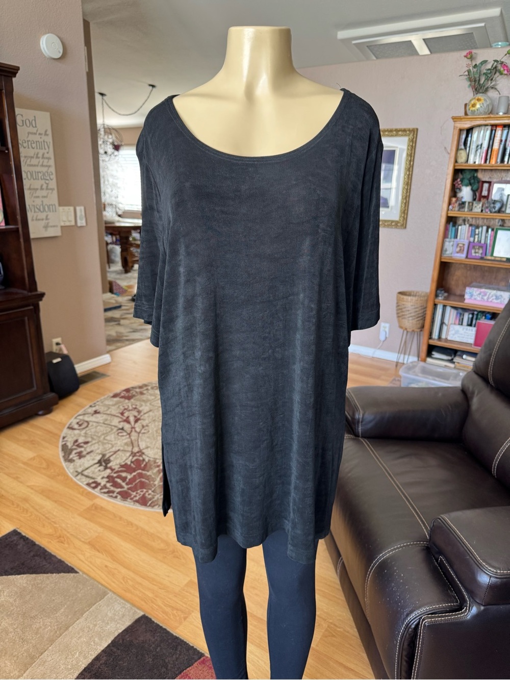 Vikki Vi classic black scoop neck short sleeve tunic-size 1X